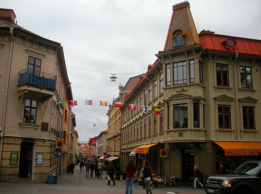 Haga Nygata mit Kopfsteinpflaster und Holzhäusern