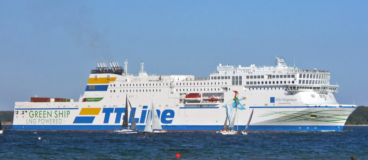TT-Line Fähre Nils Holgersson (2022, LNG Green Ship) verlässt den Hafen
