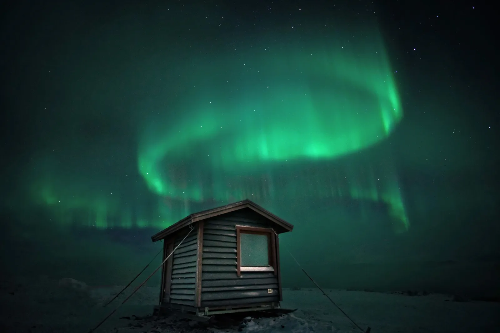 Aurora-Bogen über Lappland-Himmel