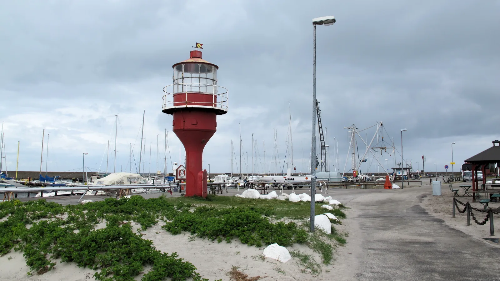 Schwedens Südküste mit Sandstrand und Klippen