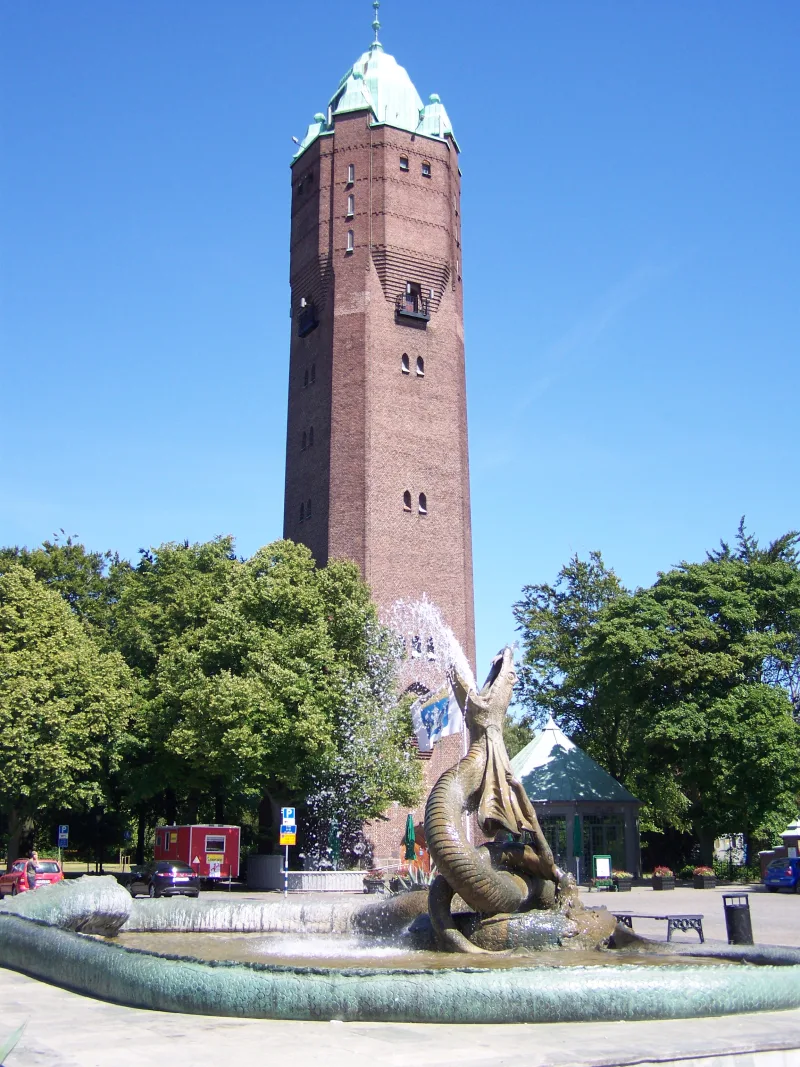 Wasserturm und Sjöormen-Fontäne in Trelleborg